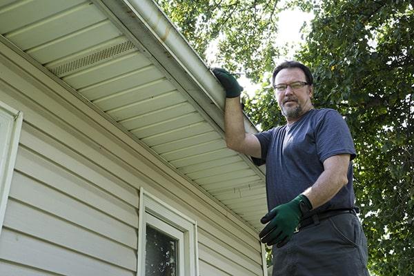 Belton Gutter Cleaning workers